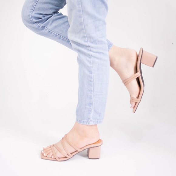 Julia Heels - Picture 1 of 4